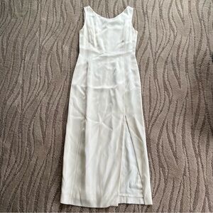 Elegant White Sleeveless Dress